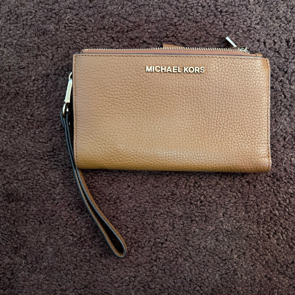 Michael Kors wristlet